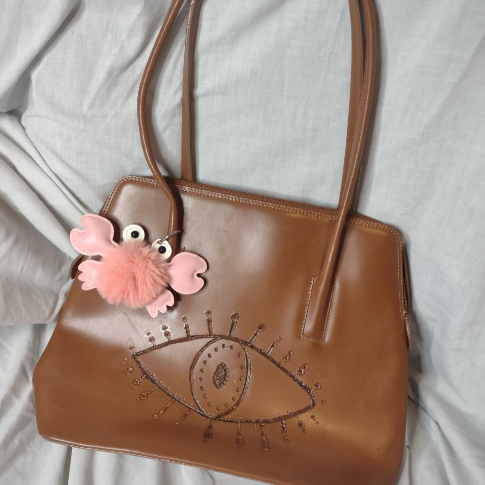 THIRD EYE print purse in beige with CRABBY accessory KENNETH COLE KERA PELLE